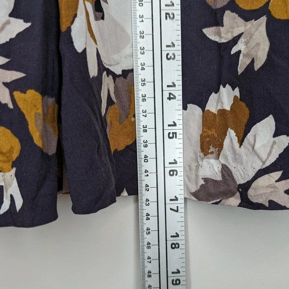 Old Navy Flowy Mini Skirt Navy Blue  Tan White Floral with Pockets Women XS - Picture 8 of 8